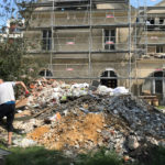Débris de construction, terre et gravats à faire évacuer - chantier Versailles